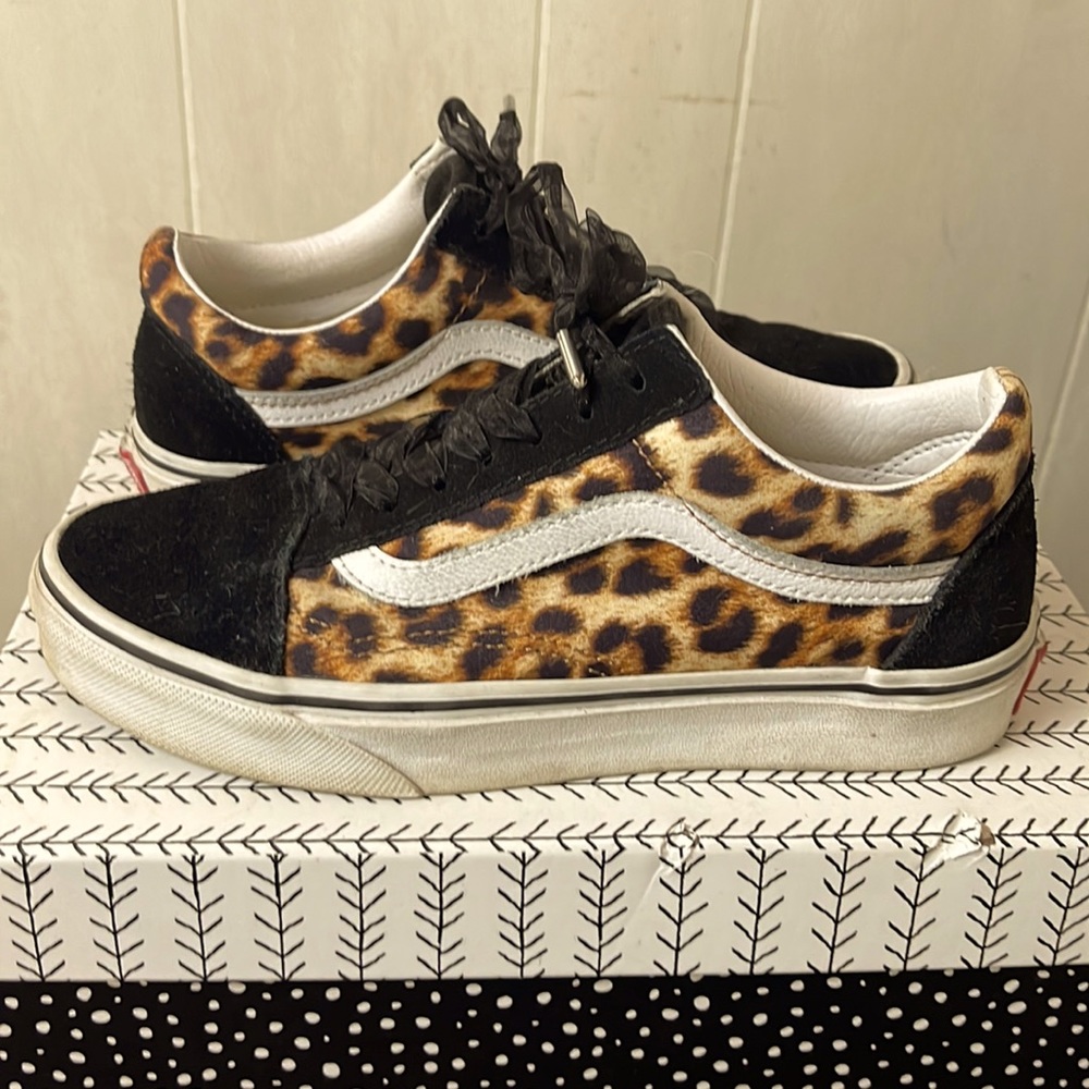 Vans old Skool leopard low top sneakers Sz 5.5